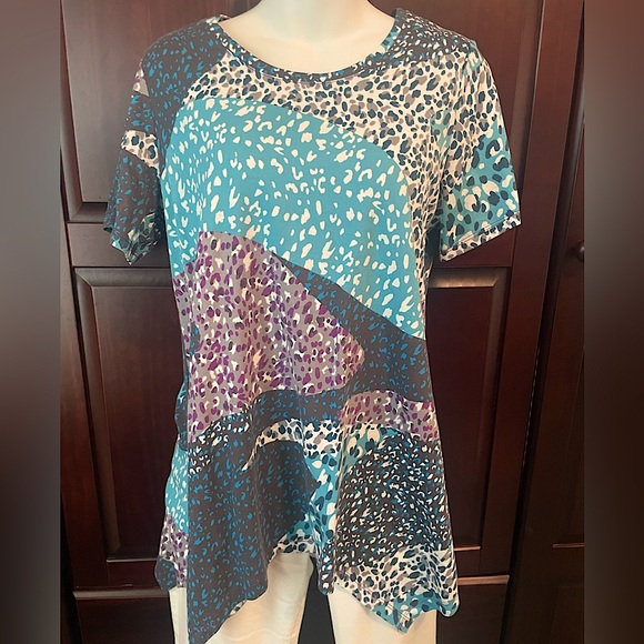 Lori Goldstein Abstract Animal Print Top - Picture 4 of 9